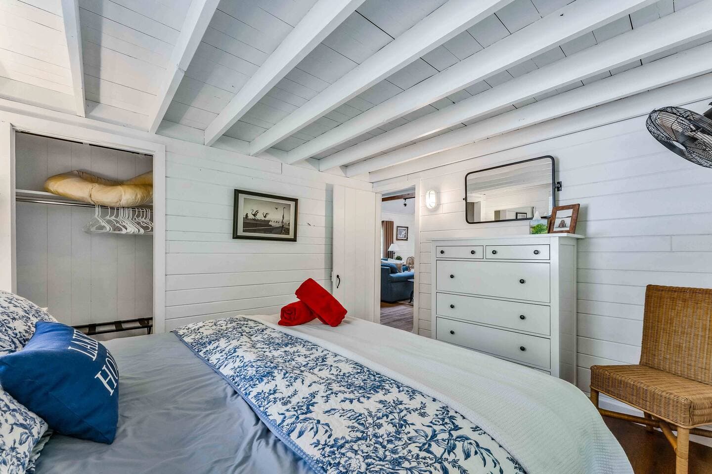 Lakehouse Escape by Lake Wallenpaupack