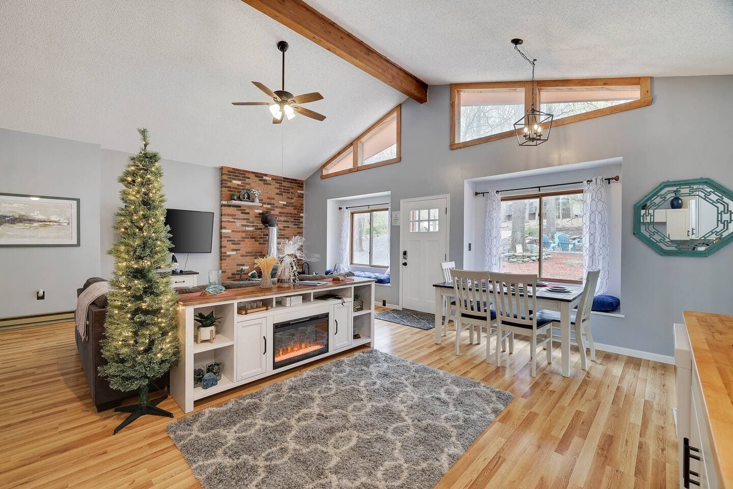 Saw Creek Pocono Cabin w/ Firepit Ski&Pools Access