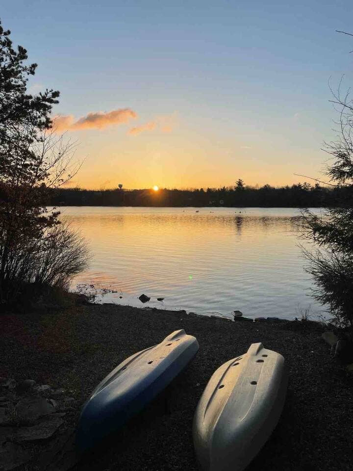 Lake front 5 minutes from Kalahari