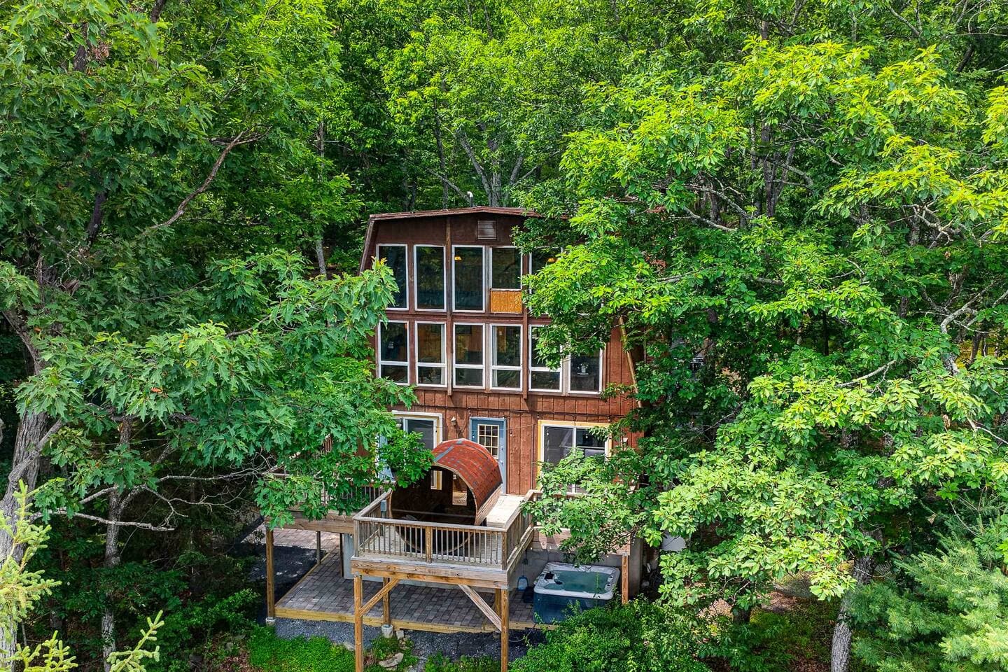 All Season Retreat W/ Pool, Hottub, Sauna&GameRoom