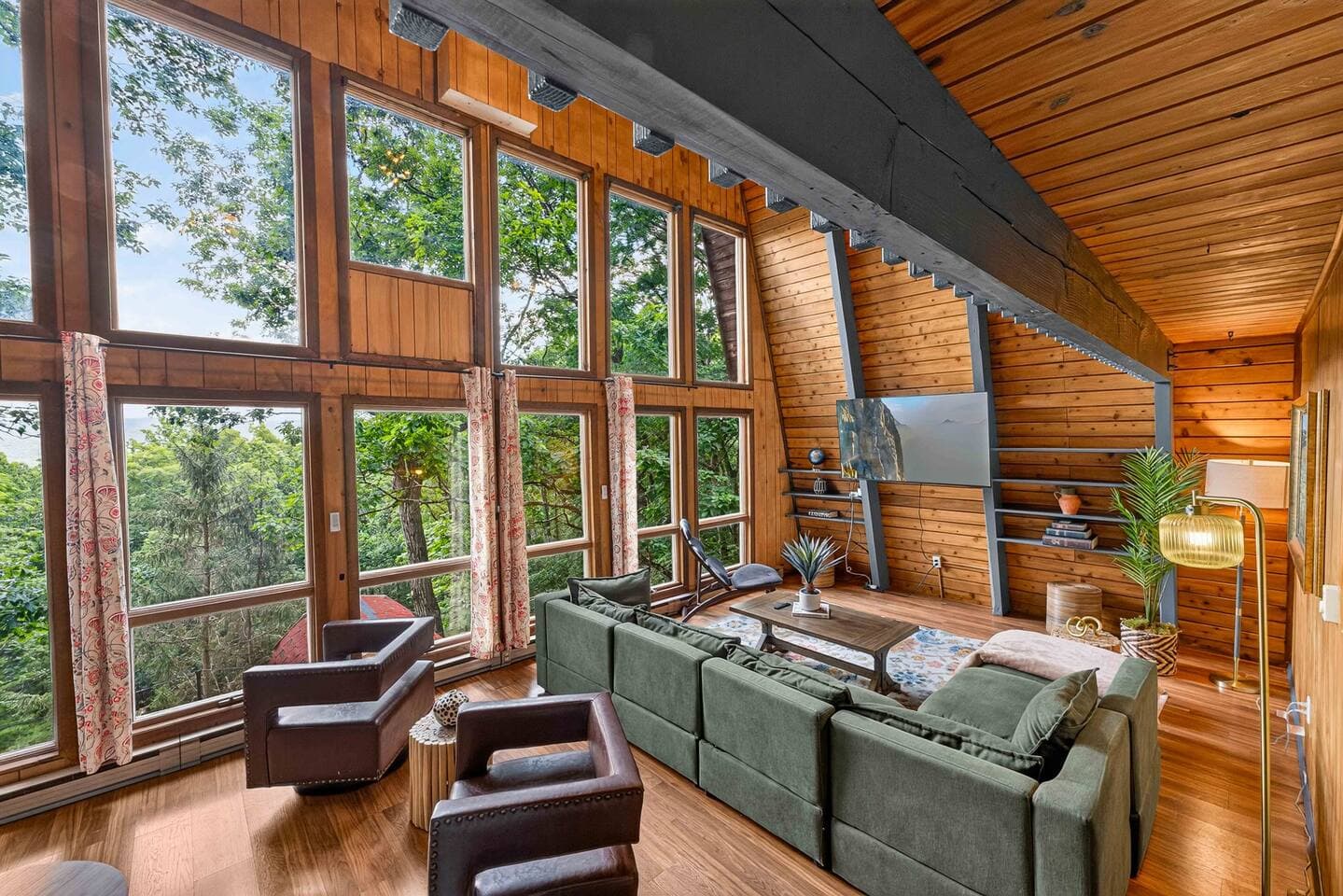 All Season Retreat W/ Pool, Hottub, Sauna&GameRoom