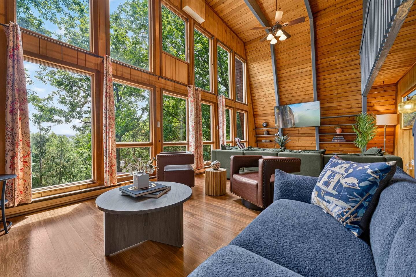 All Season Retreat W/ Pool, Hottub, Sauna&GameRoom