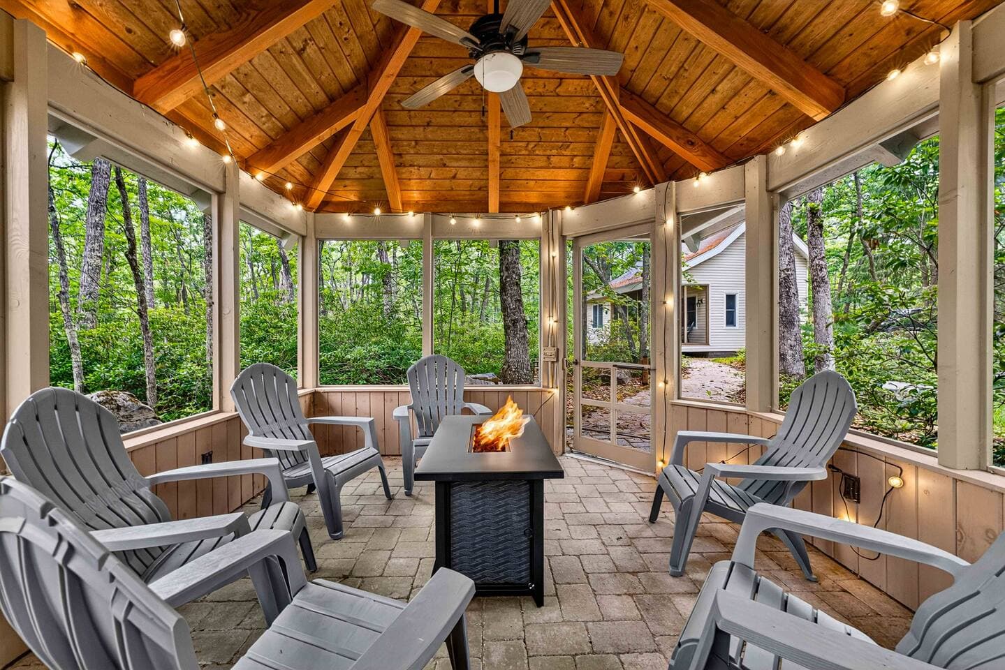 Secluded Wooded Serenity In Pennsylvania Mountains
