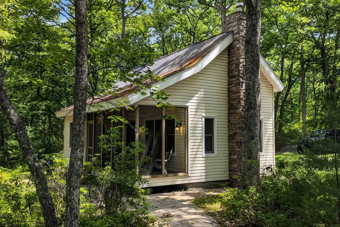 Secluded Wooded Serenity In Pennsylvania Mountains