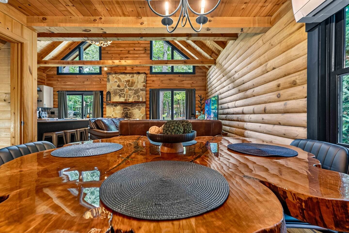 Modern Bushkill Log Cabin w/ Hot Tub & Game Room