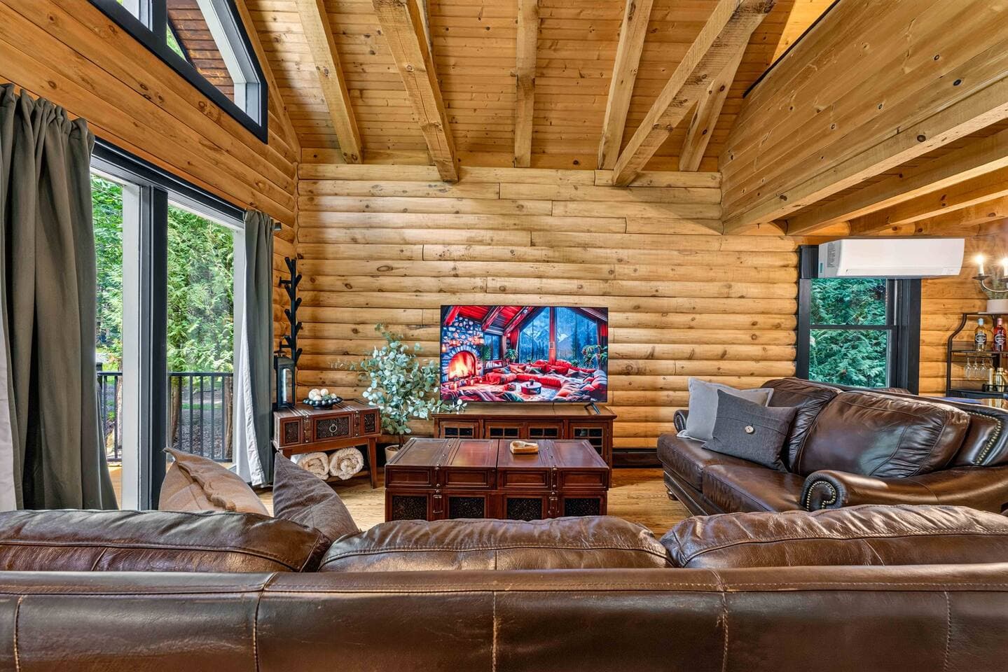 Modern Bushkill Log Cabin w/ Hot Tub & Game Room