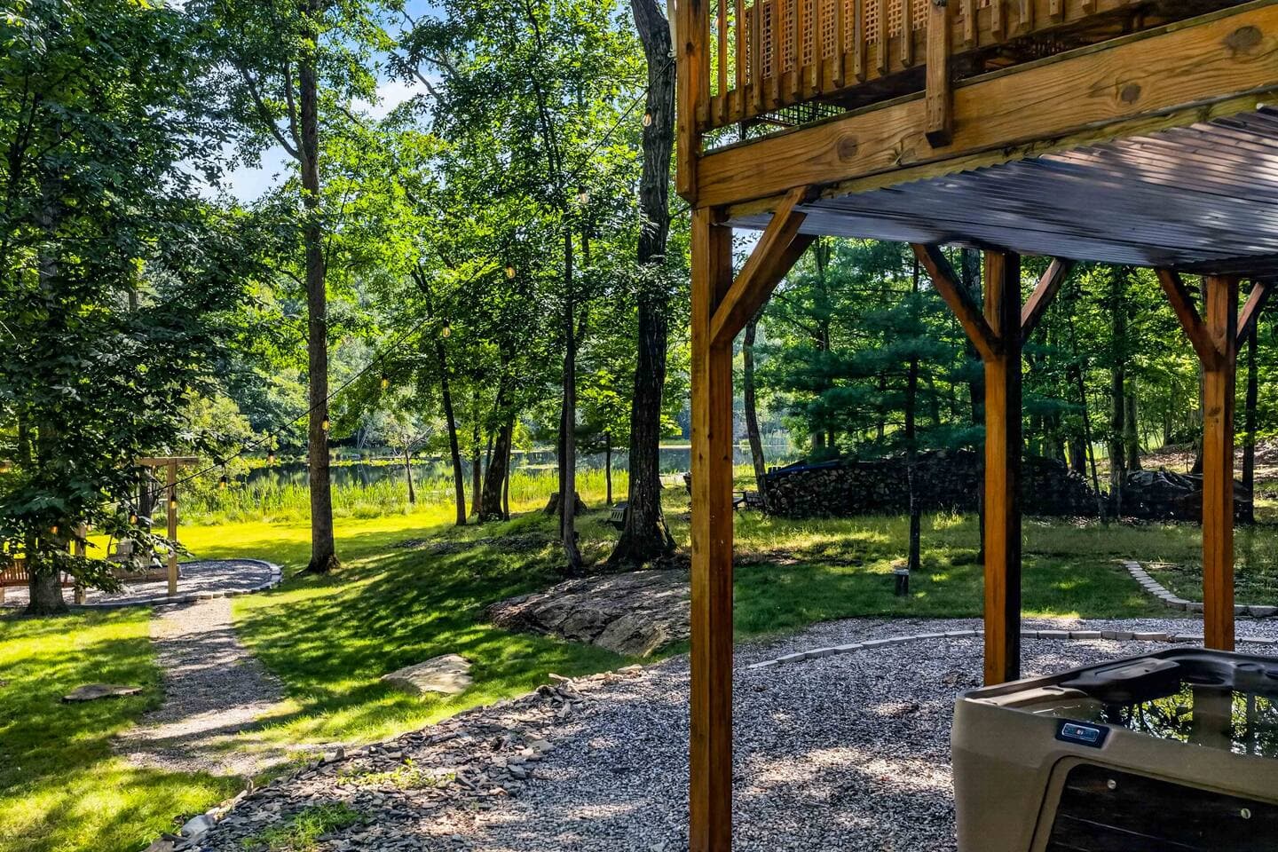 Lake Front Oasis Near Bushkill & Shawnee W Hot Tub