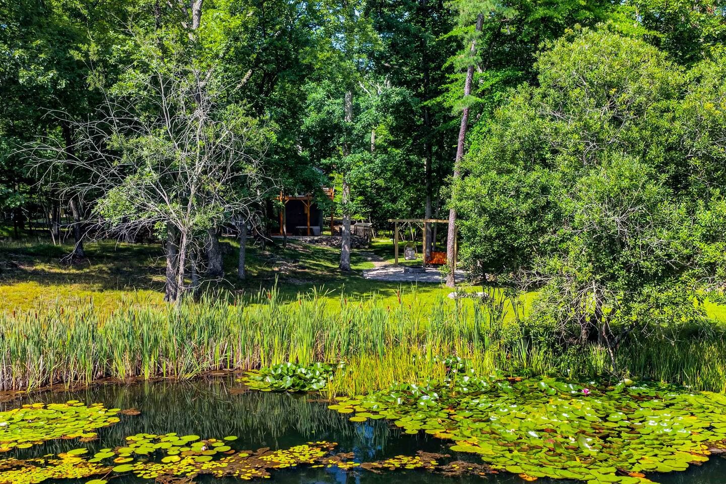 Lake Front Oasis Near Bushkill & Shawnee W Hot Tub