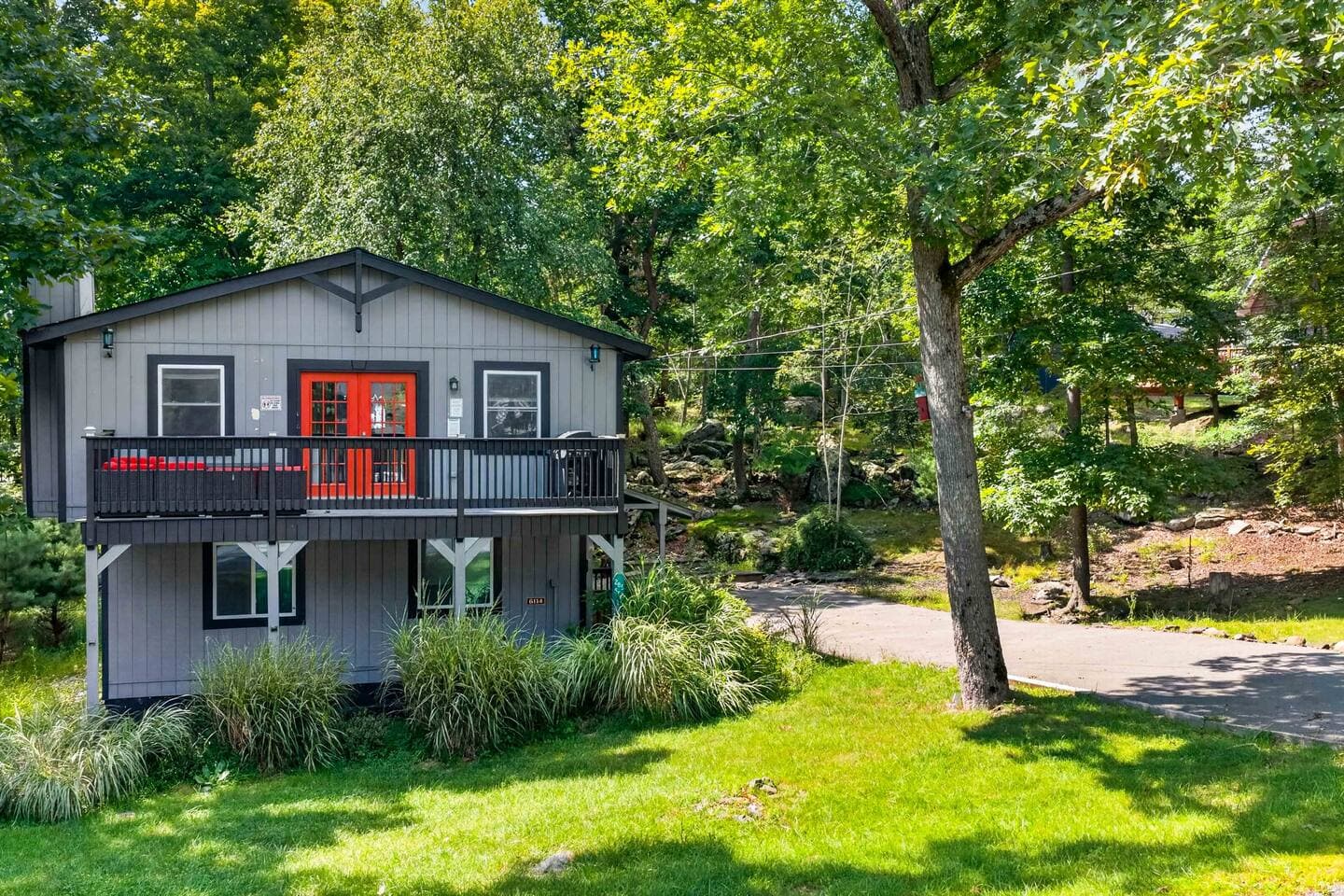 Saw Creek 4‑Bed Mountain Escape w/fire pit