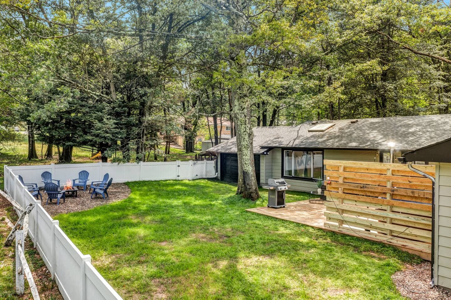 Cozy Ranch by the Lake w/Hot Tub in the Mountains